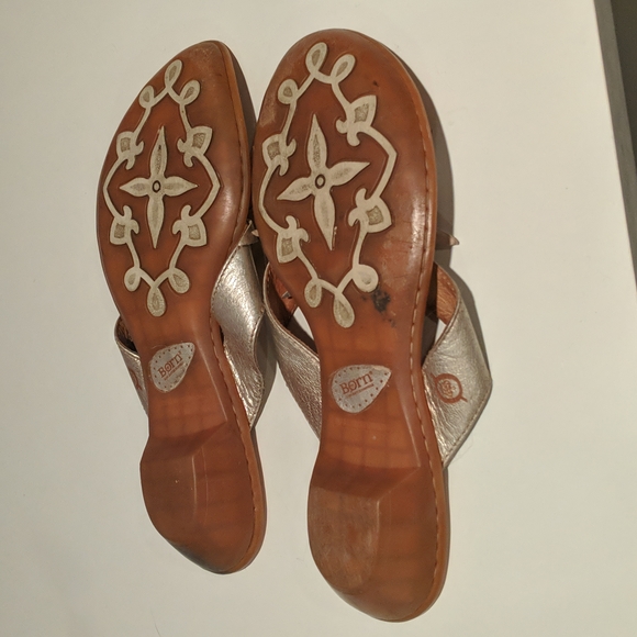 Born gold sandals with flower - Picture 4 of 4
